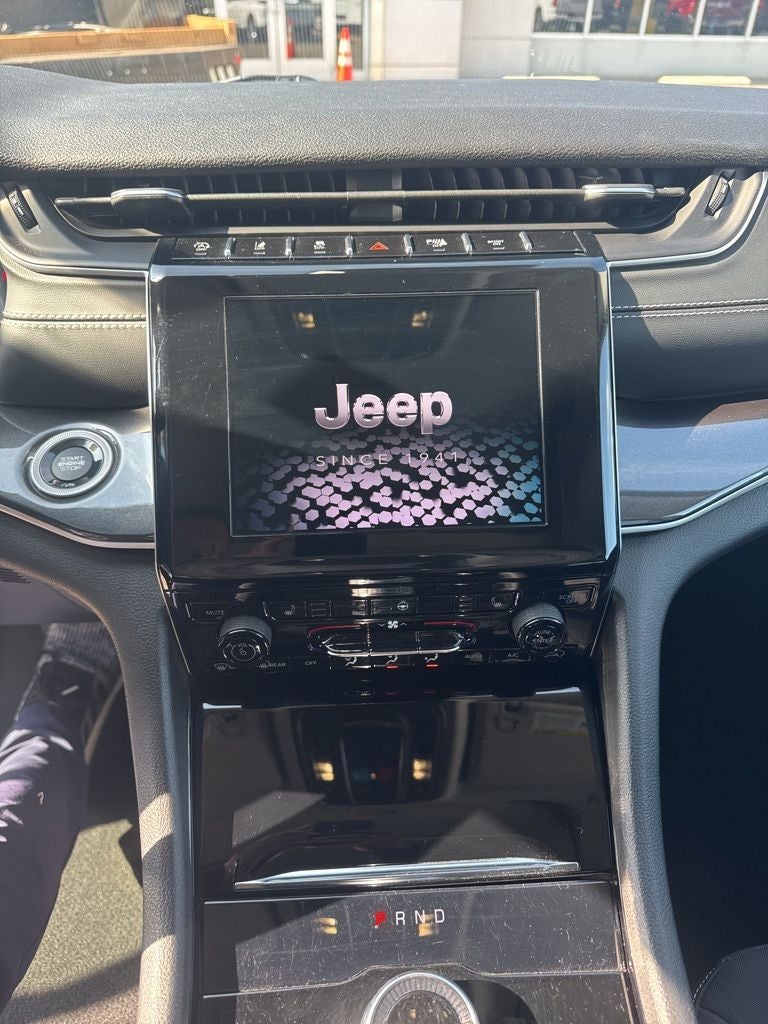 2023 Jeep Grand Cherokee Laredo 4x4