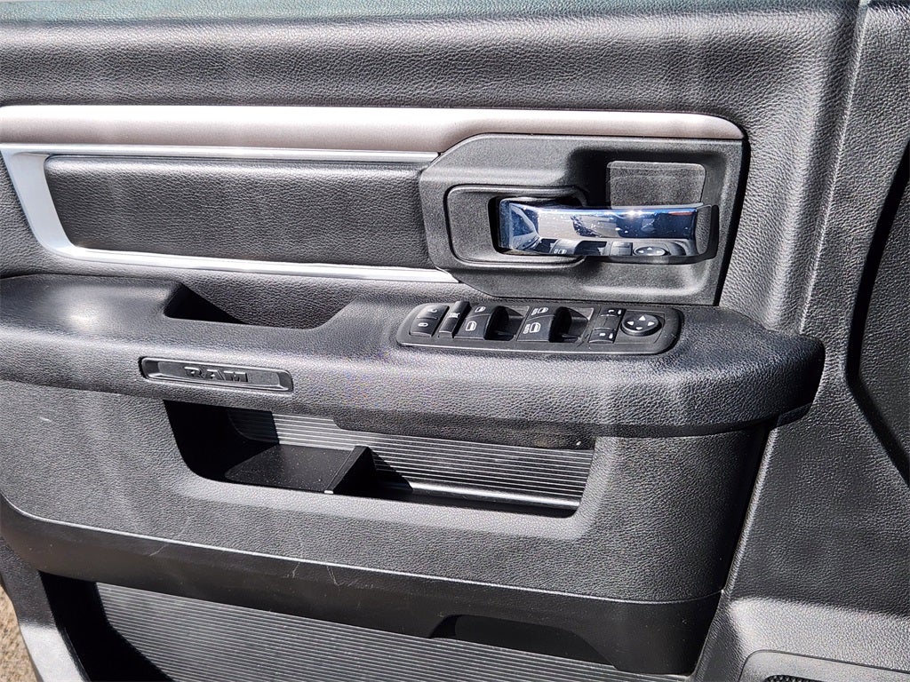 2024 RAM 1500 Classic Warlock Crew Cab 4x4 5'7' Box