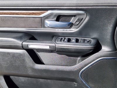 2019 RAM 1500 Laramie Crew Cab 4x4 6'4' Box