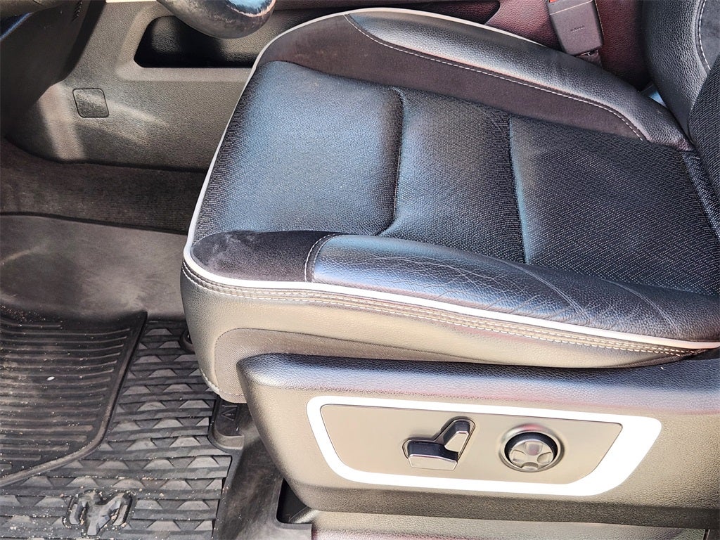 2019 RAM 1500 Laramie Crew Cab 4x4 6'4' Box