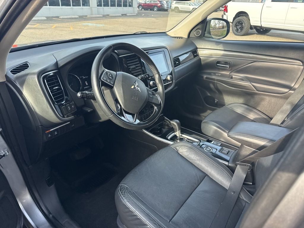 2020 Mitsubishi Outlander Base