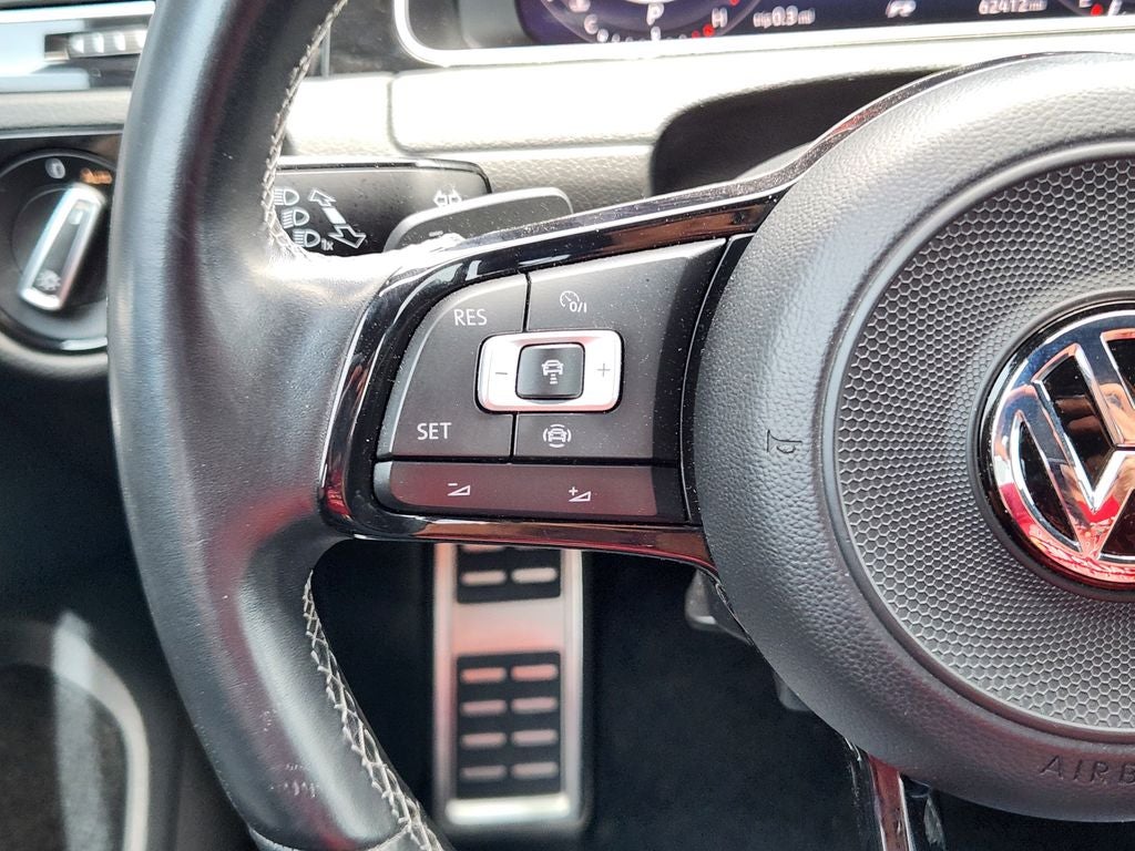 2019 Volkswagen Golf R 2.0T w/DCC & Navigation