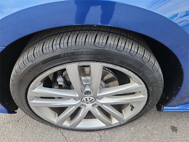 2017 Volkswagen Passat R-Line w/Comfort Pkg