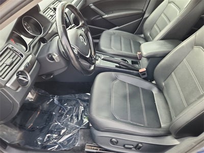 2017 Volkswagen Passat R-Line w/Comfort Pkg
