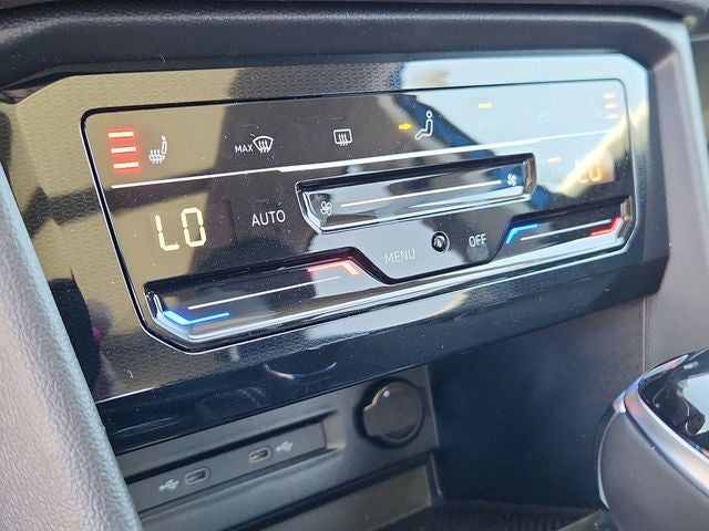 2026 Volkswagen Taos 1.5T SE Black