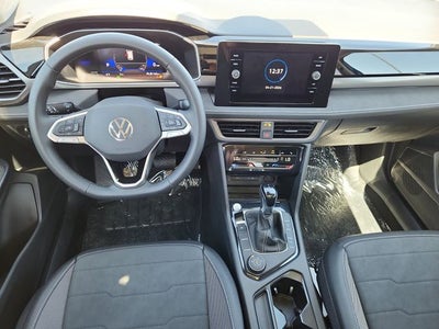 2026 Volkswagen Taos 1.5T SE Black