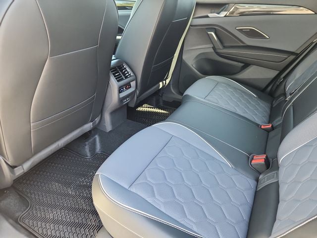2026 Volkswagen Tiguan 2.0T SEL R-Line