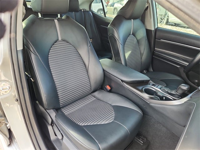 2022 Toyota Camry Hybrid SE