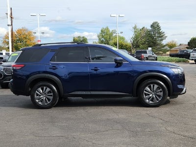 2024 Nissan Pathfinder SV