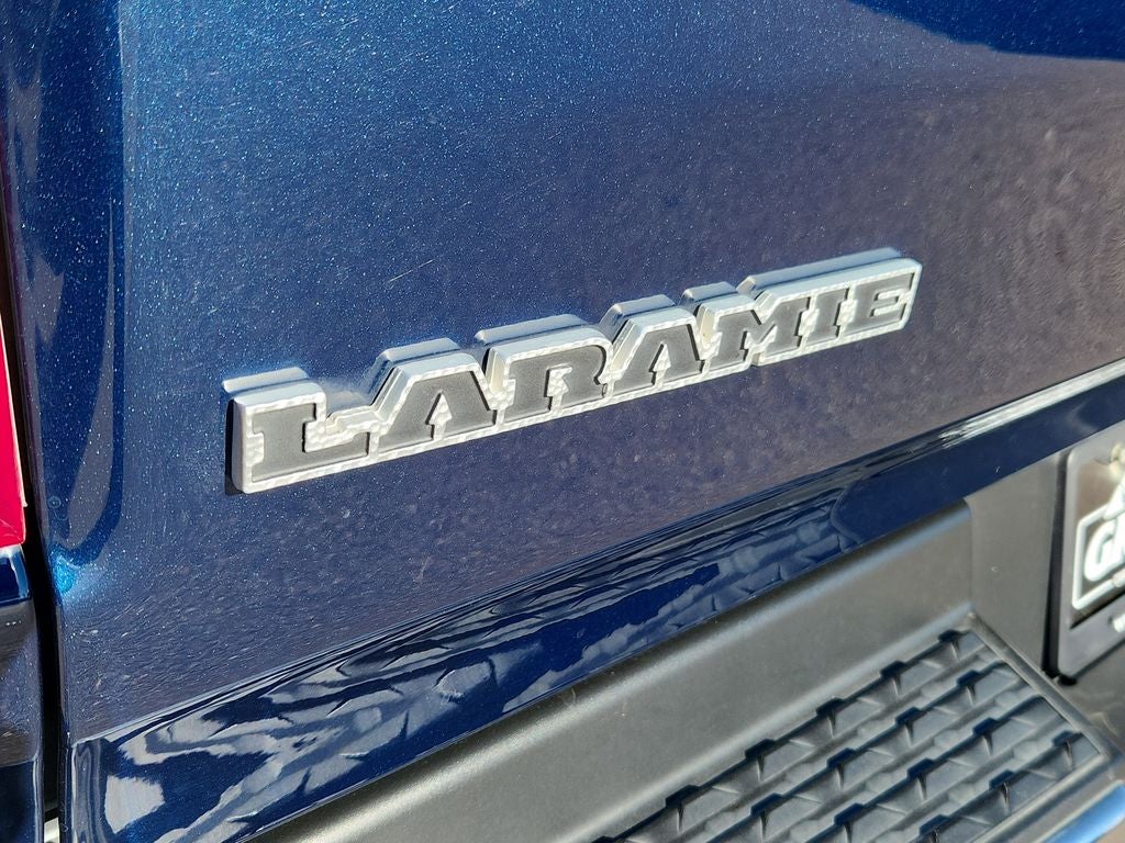 2020 RAM 1500 Laramie Crew Cab 4x4 5'7' Box