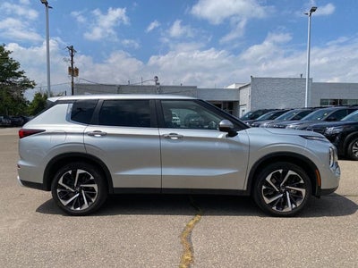 2024 Mitsubishi Outlander SE