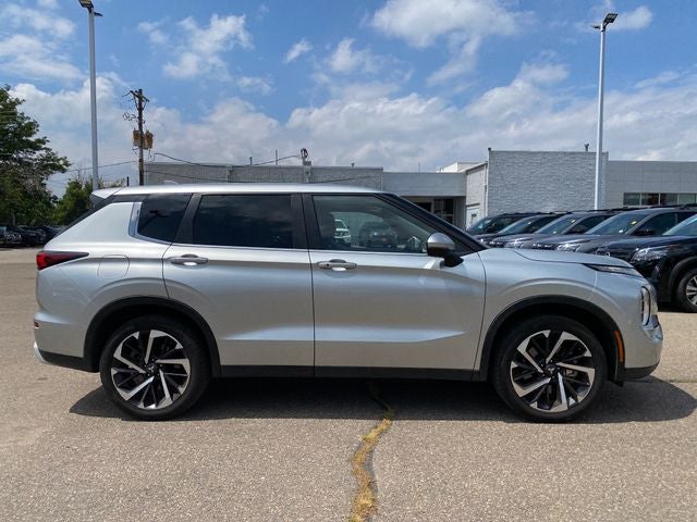 2024 Mitsubishi Outlander SE