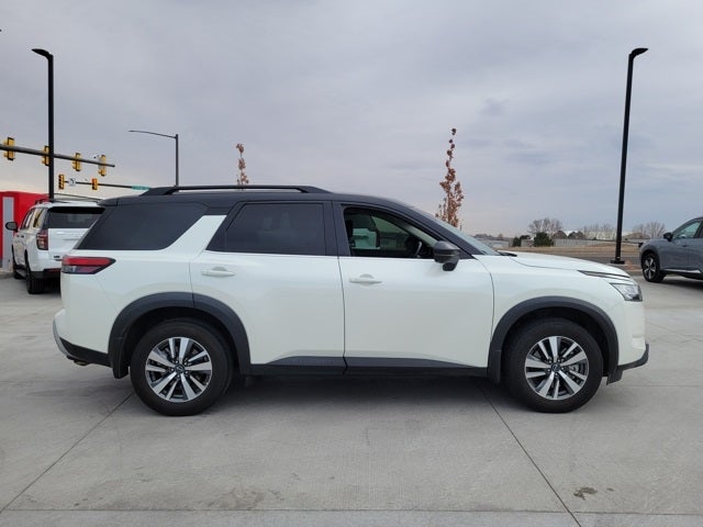 2024 Nissan Pathfinder SL